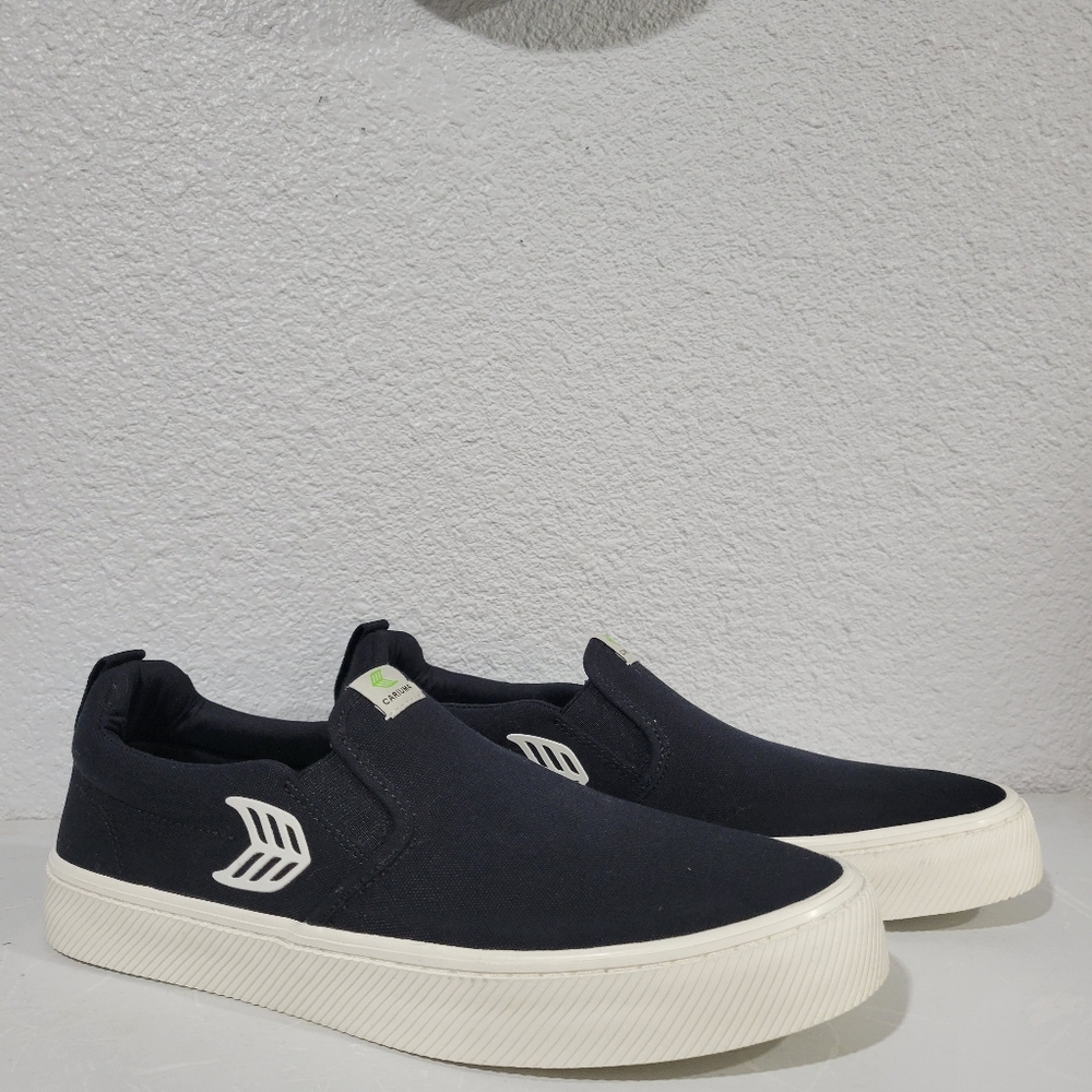 Cariuma Black Canvas Slip-On Men's Size 9 NIB